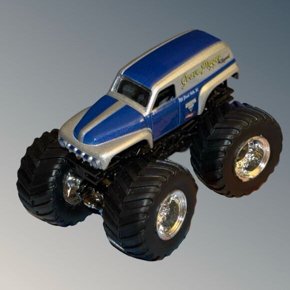 Hot Wheels Monster Jam Grave Digger The Legend 1:64 Scale B23 - Picture 9 of 9